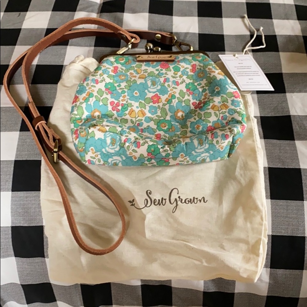 Sew Grown Essential Oil Crossbody